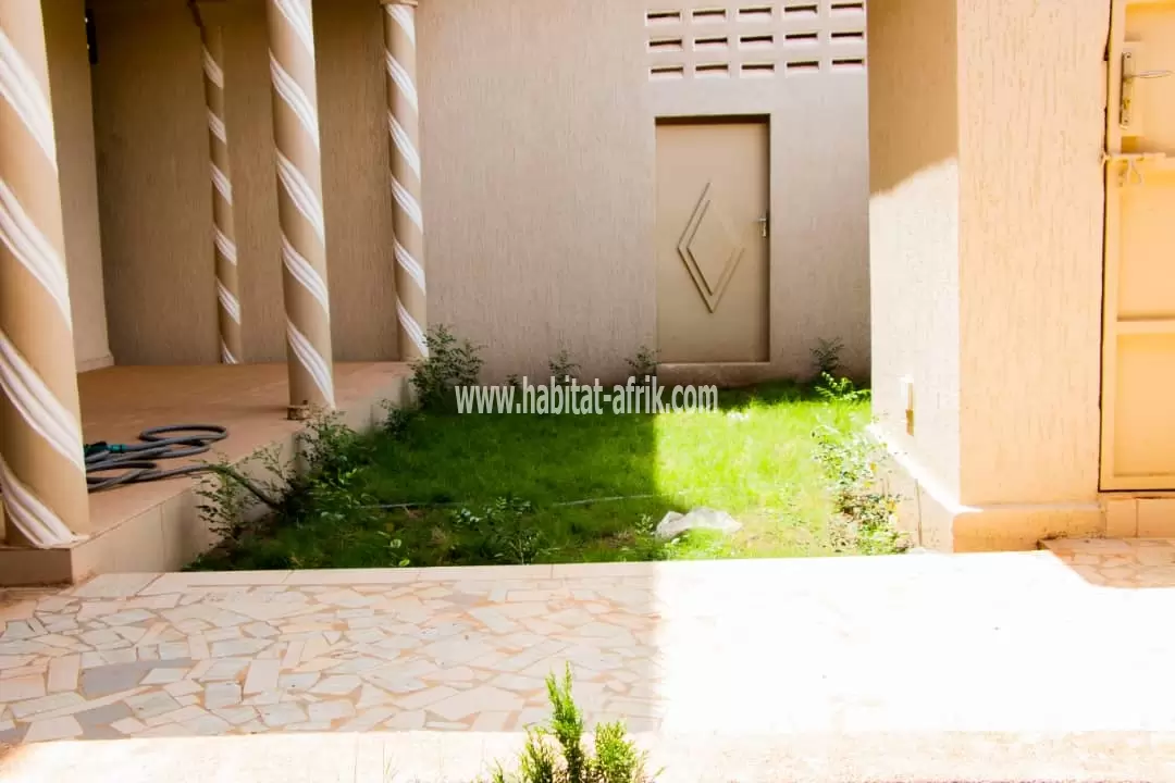 LOCATION VILLA DUPLEX 5 CHAMBRES 2 SALON AVEC JARDIN A ADIDOGOMÉ MADIBA LOMÉ-TOGO 