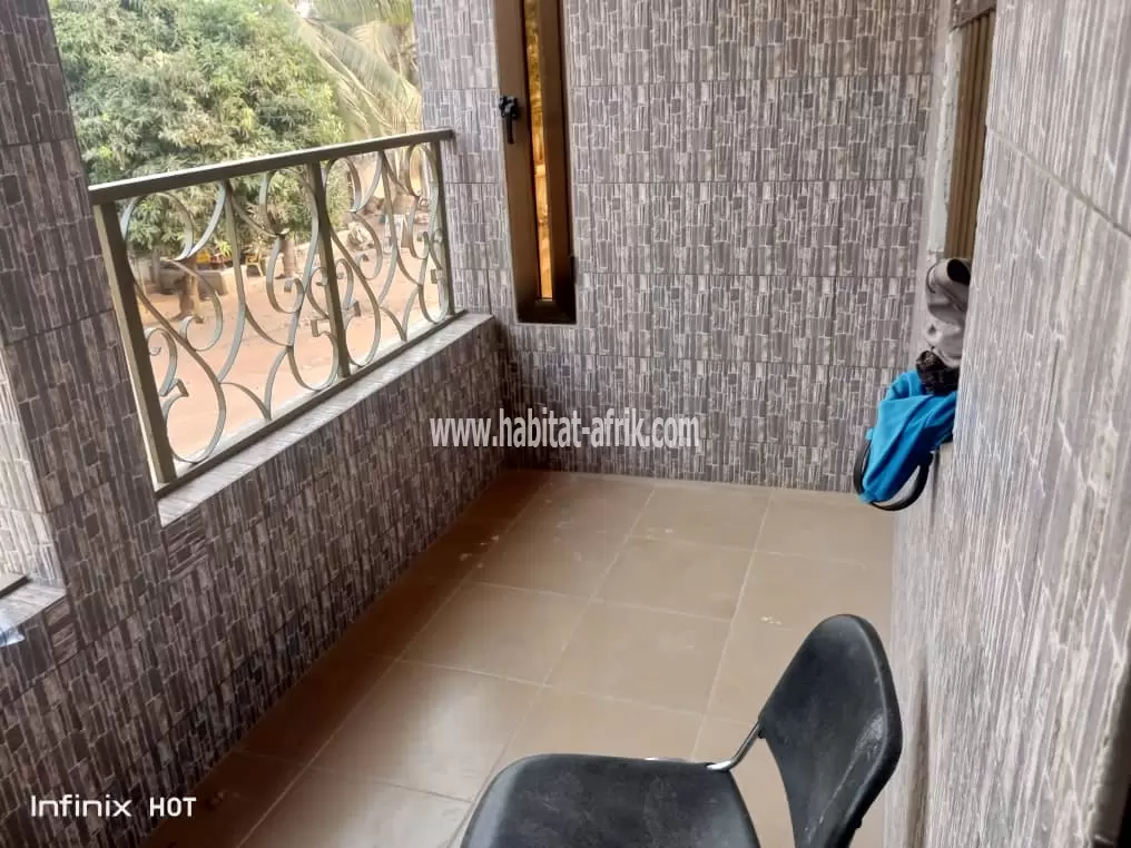 Je met en location un appartement de chambre salon interne à ZANGUERA 300 mètres du goudron lome togo