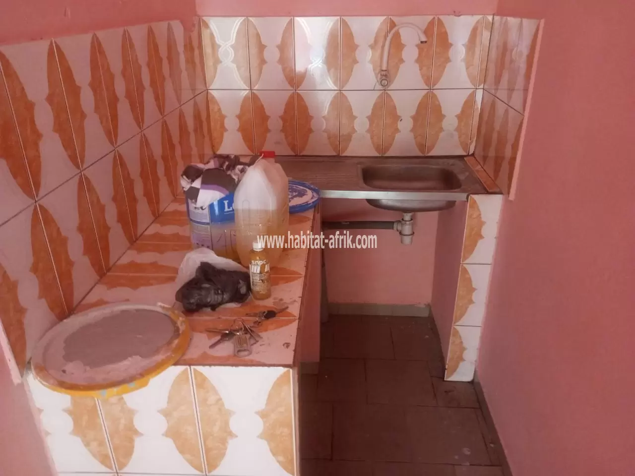 Je met en location une unique cour de 2 chambres salon à Agoo cacaveli Lome togo 