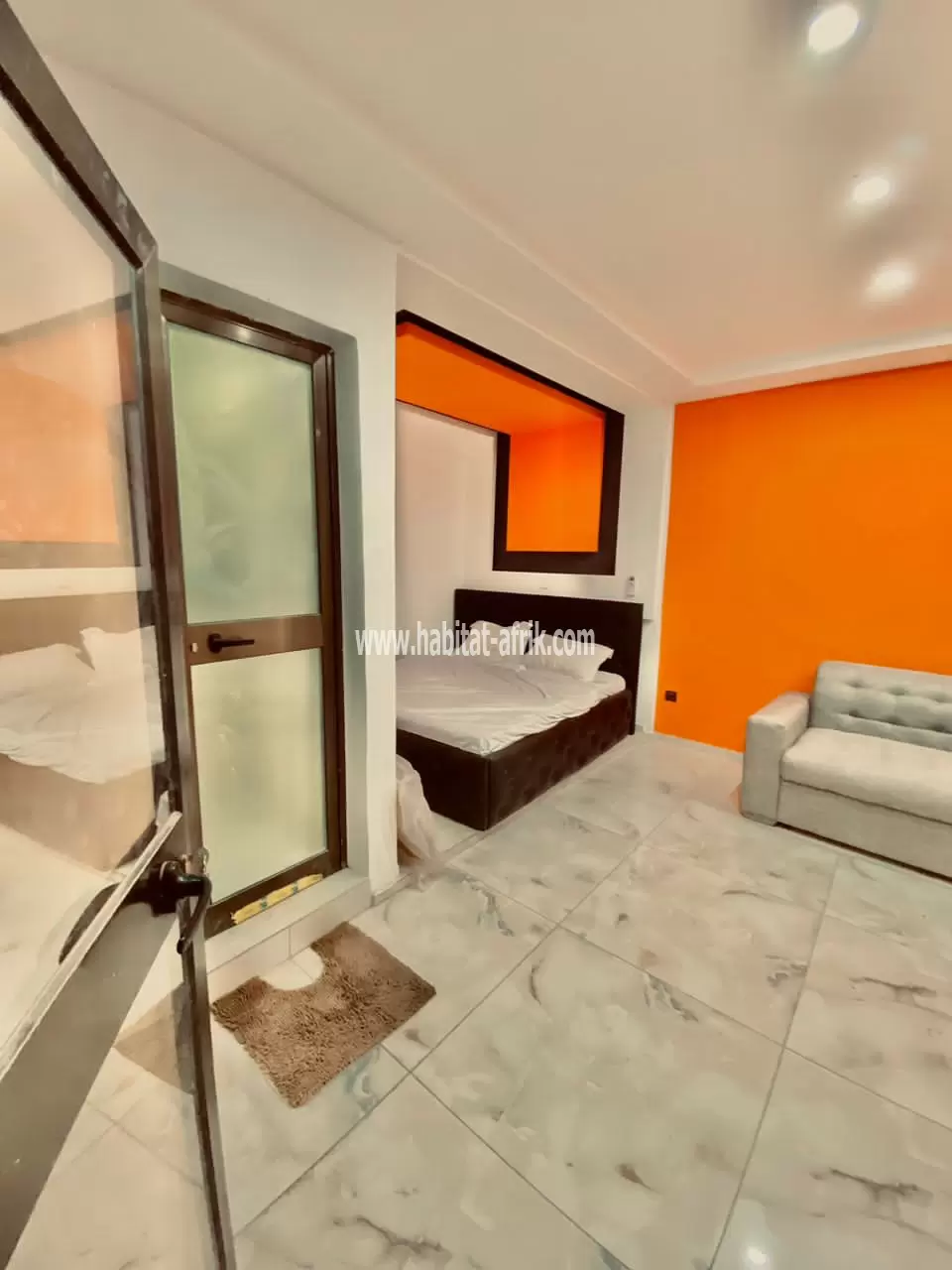 Je met en location un studio meublé avec piscine au restaurant à adidogome Atigangomé lome togo