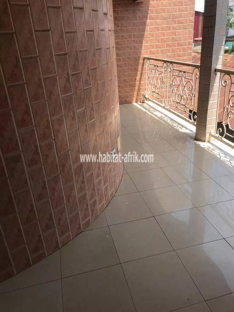 Je met en location un appartement meublé de 2 chambres salon à NYEKONAKPOE Lomé togo 