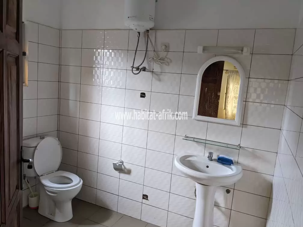 Je mets en location une maison meublé de 3 chambres à adidoadin Lomé togo 