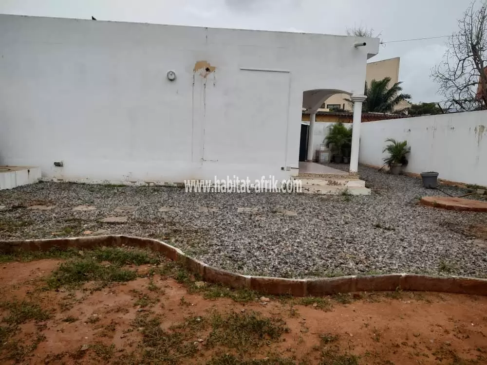 Je mets en location villa de 2 chambres salon a hedzranawoe Lome Togo 