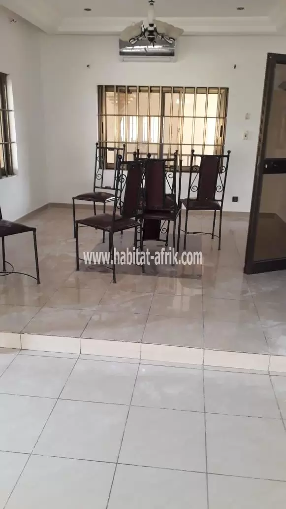 Je mets en location un villa  4 chambre salon à kégué Lome Togo 