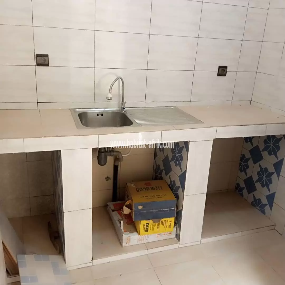 Je mets en location 2chambre salon wc douche interne à sanguéra Lomé Togo 