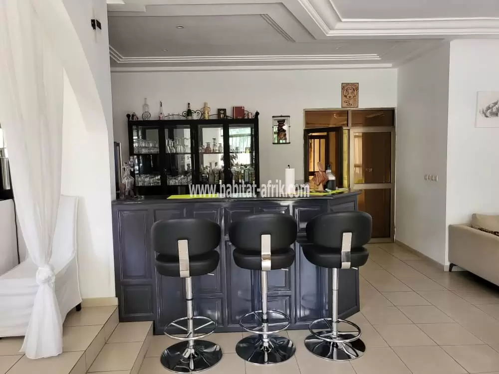 Je mets en location une maison duplex non meublé avec piscine climatisé eau chaude à Hedzranawoé Sagboville lome to
