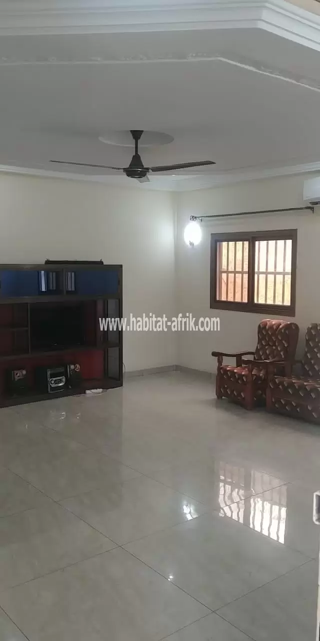 Je mets en location une maison duplex non meublé avec piscine climatisé eau chaude à Hedzranawoé Sagboville lome to