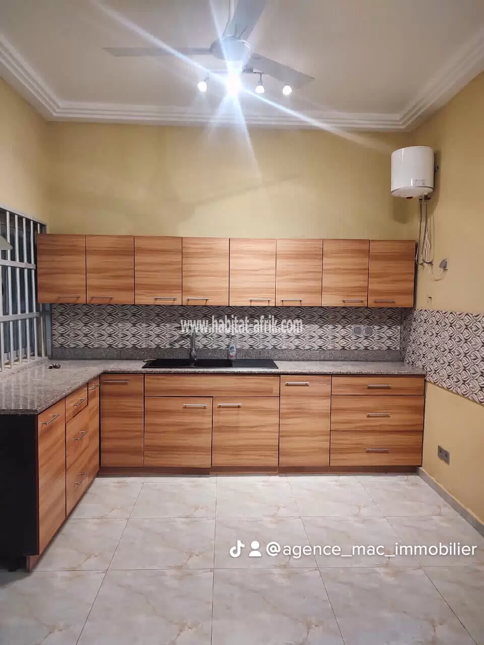 Je mets en location une maison duplex de 03 chambres à BAGUIDA MRS Lomé togo 