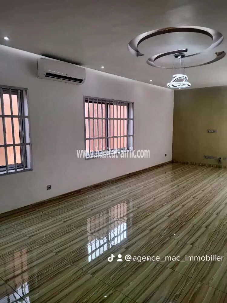 Je mets en location une maison duplex de 03 chambres à BAGUIDA MRS Lomé togo 