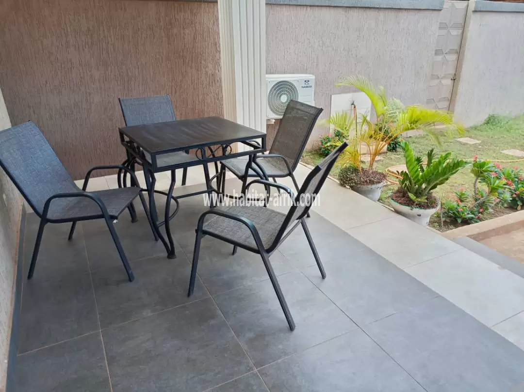 Je mets en location une maison duplex meublé de 05 chambres à adidogome logote Lomé togo 
