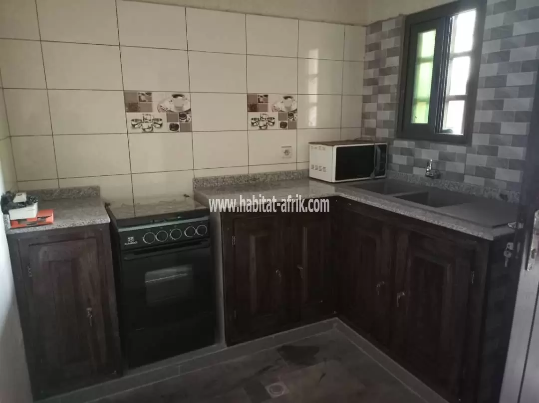 Je mets en location une maison duplex meublé de 05 chambres à adidogome logote Lomé togo 