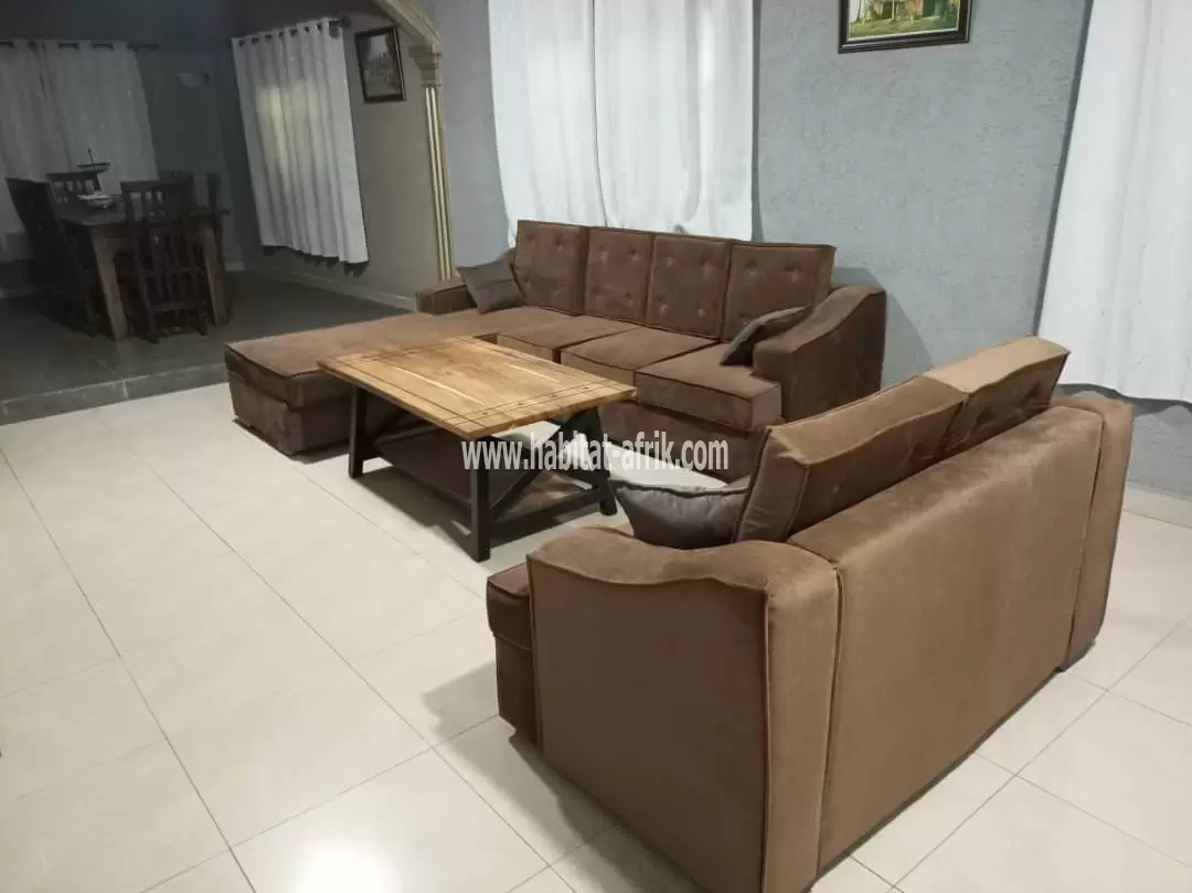 Je mets en location une maison duplex meublé de 05 chambres à adidogome logote Lomé togo 