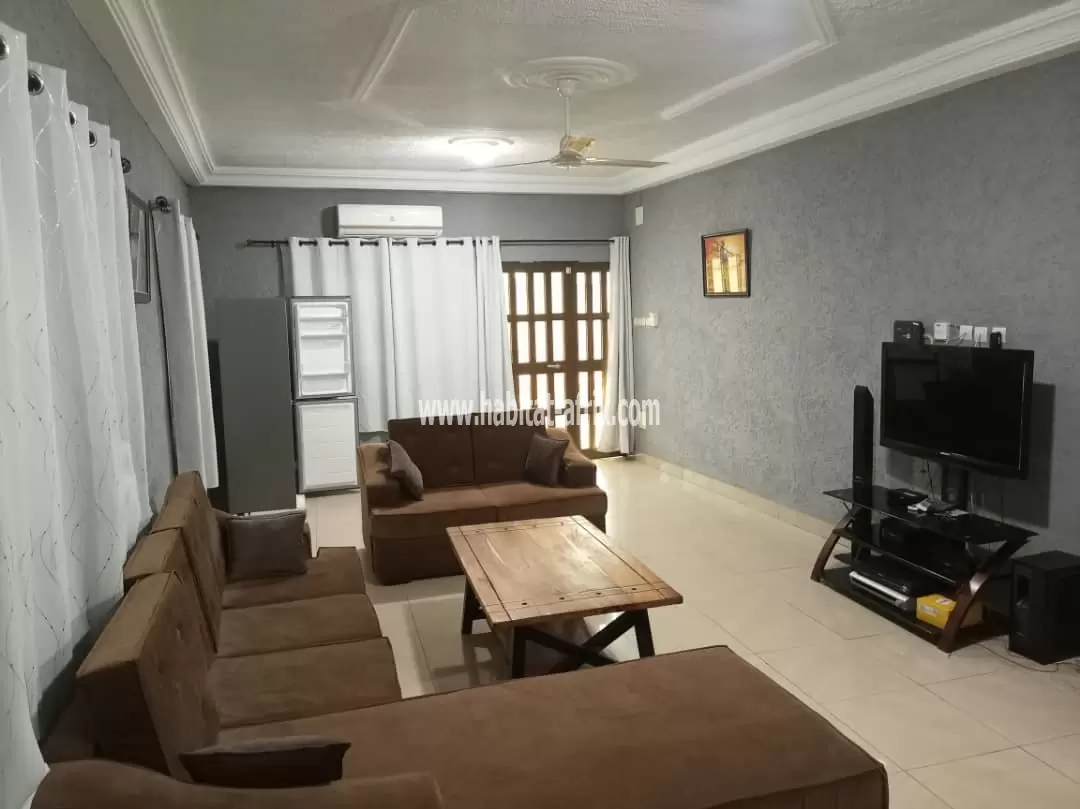 Je mets en location une maison duplex meublé de 05 chambres à adidogome logote Lomé togo 