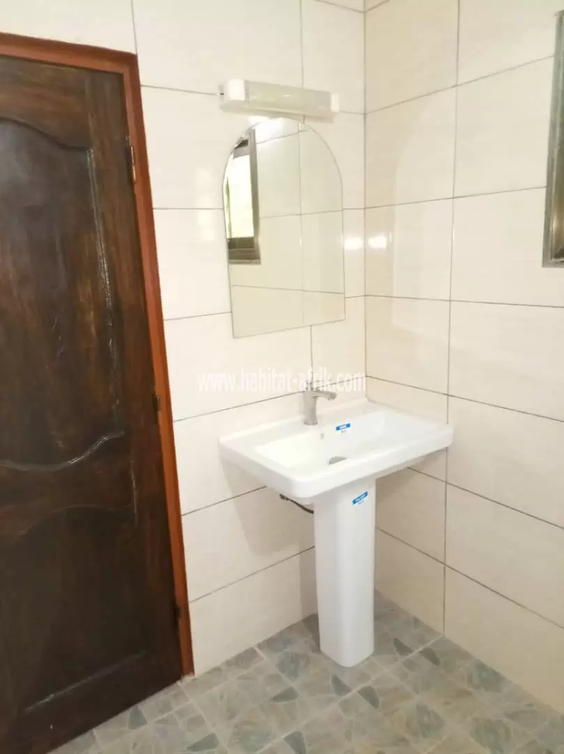 Je mets en location une maison duplex meublé de 05 chambres à adidogome logote Lomé togo 