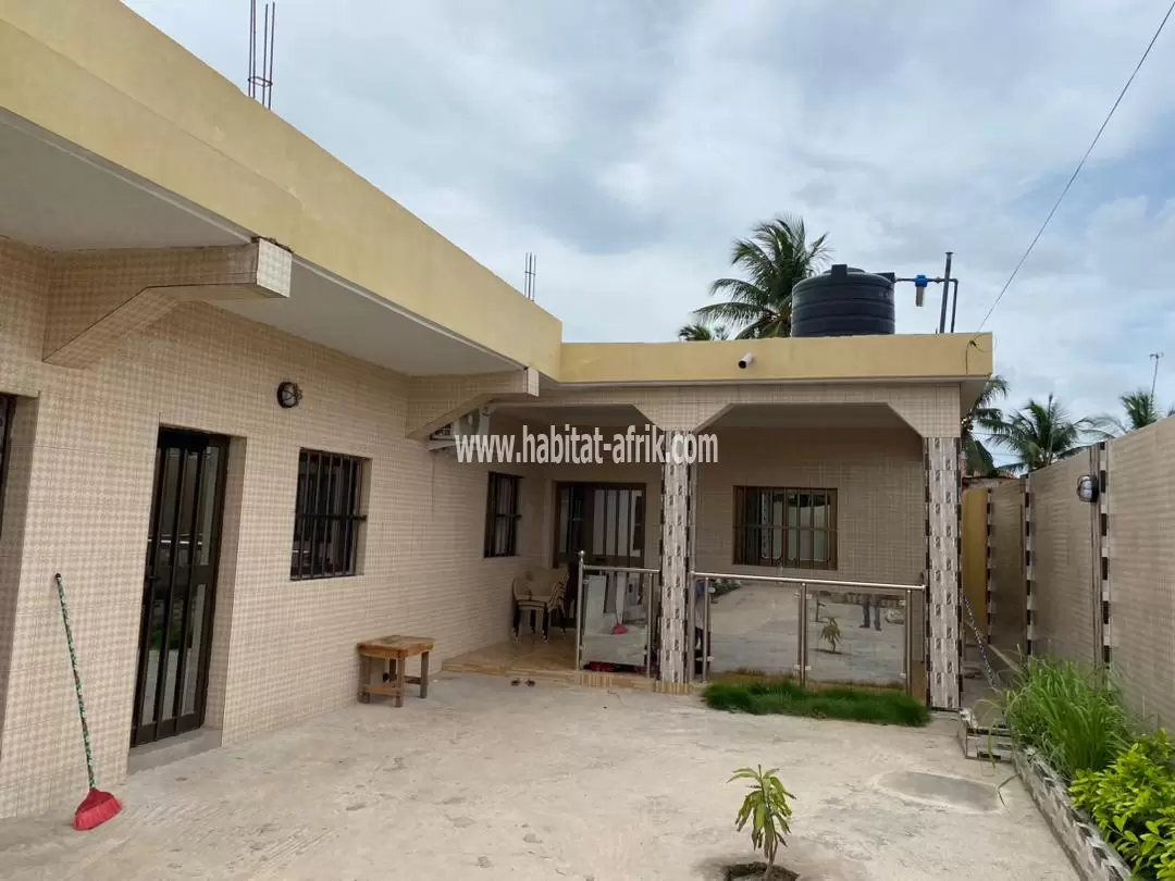 Je mets en location une maison meublé de 3 chambres salon à ave maria Lomé togo 