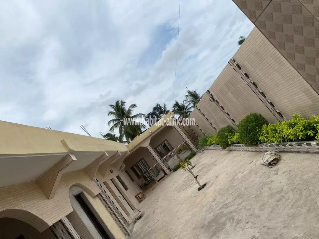 Je mets en location une maison meublé de 3 chambres salon à ave maria Lomé togo 