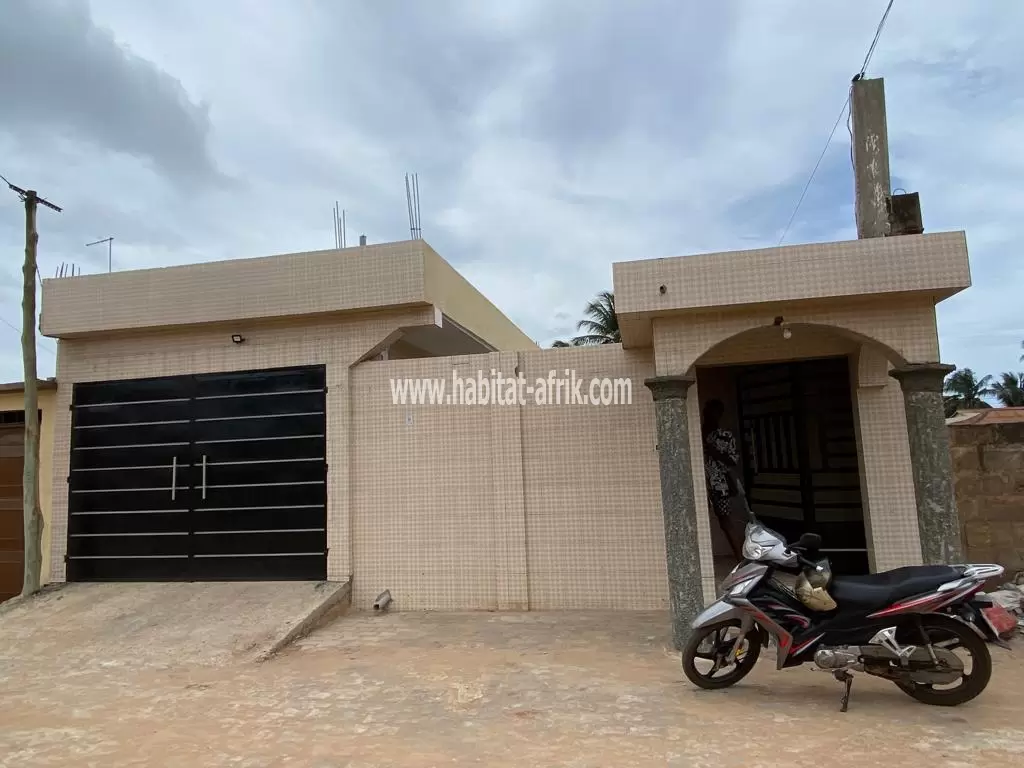 Je mets en location une maison meublé de 3 chambres salon à ave maria Lomé togo 