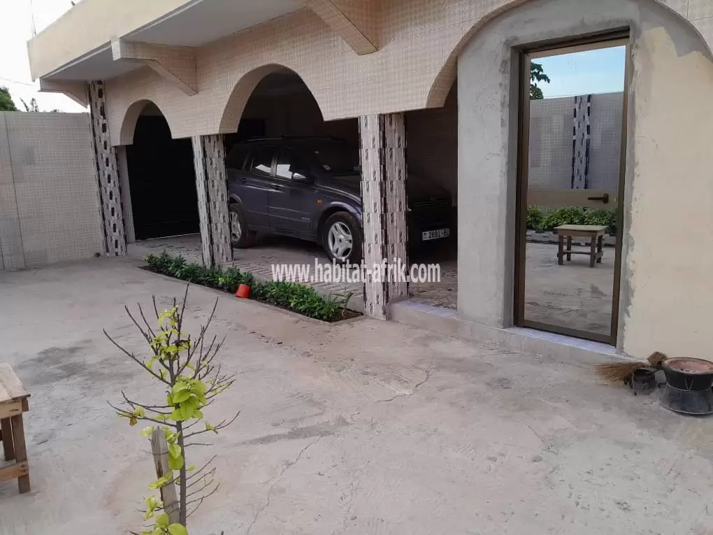 Je mets en location une maison meublé de 3 chambres salon à ave maria Lomé togo 