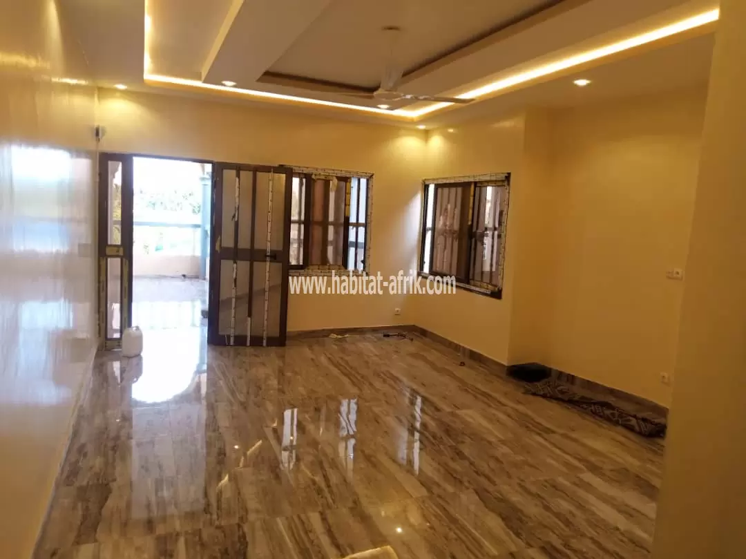 Je mets en location un appartement de chambre salon et dépendance au rez lome togo