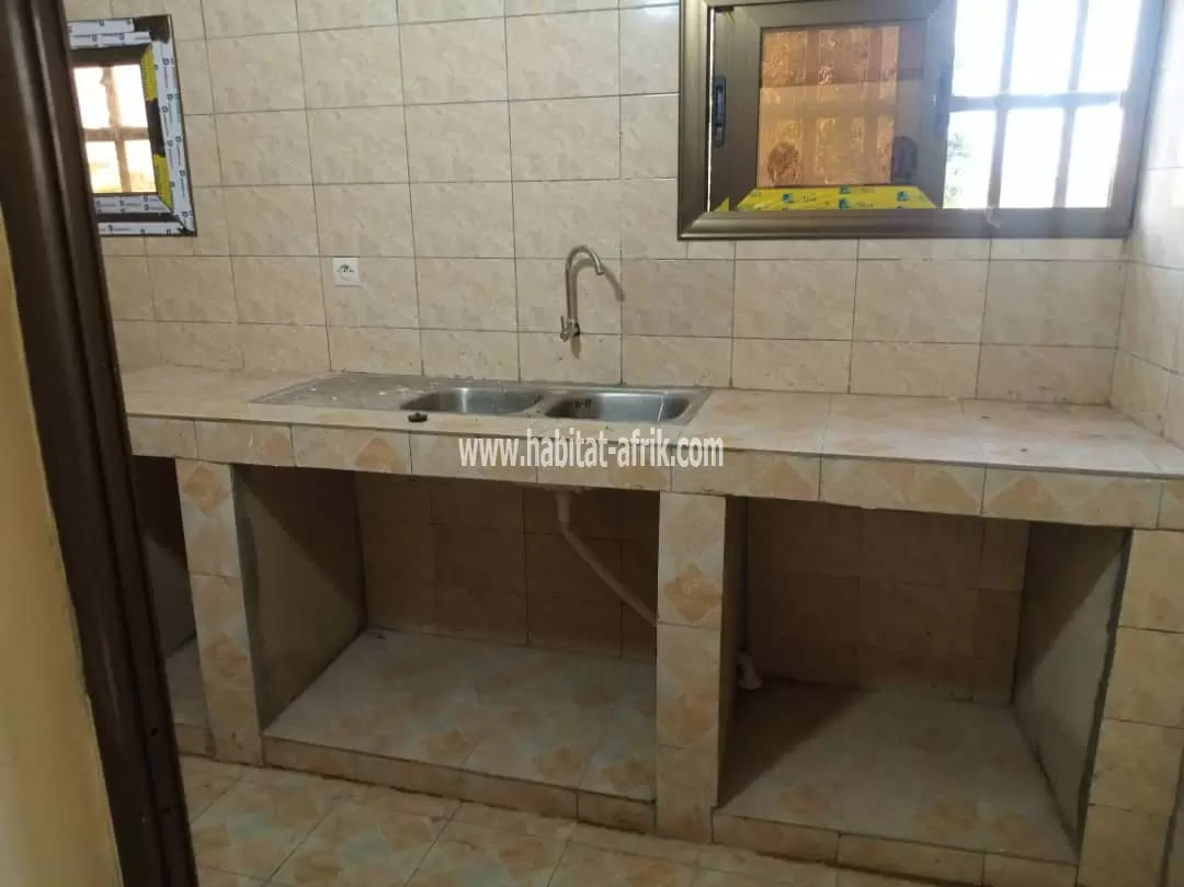 Je mets en location un appartement de chambre salon et dépendance au rez lome togo