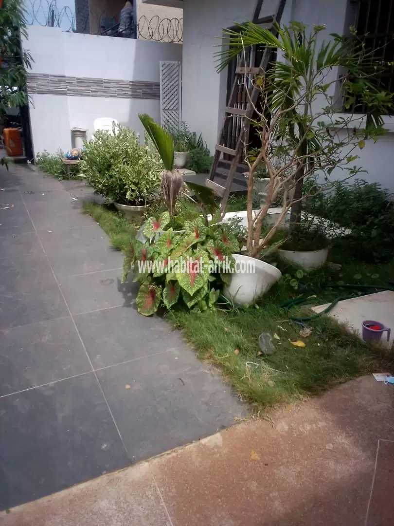 Je mets en location une maison de 3 chambres dans la caisse résidence du benin lom