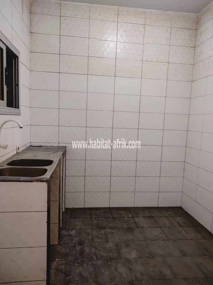 Je Mets en location un appartement 2 chambres à adidoadin 200 mètres du goudron Lomé togo 