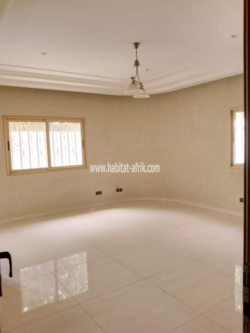 Je Mets en location une villa duplex avec piscine de 6 chambres à AVENOU lome togo