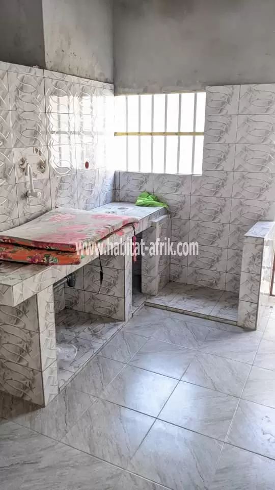 Je mets en vente une maison sur demi lot de 3 chambres à gbodjome togo