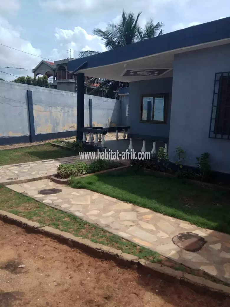 Je mets en location une maison de 3 chambres à adidogome Avénou lome