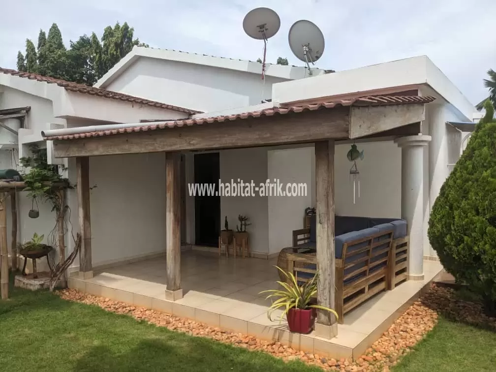 Je mets en location une maison de 3 chambres à la caisse résidence du benin lom