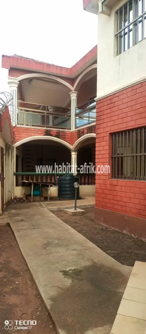 Je mets en vente une maison duplex de 05 à avedji lome togo