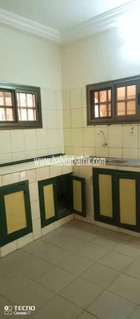 Je mets en vente une maison duplex de 05 à avedji lome togo