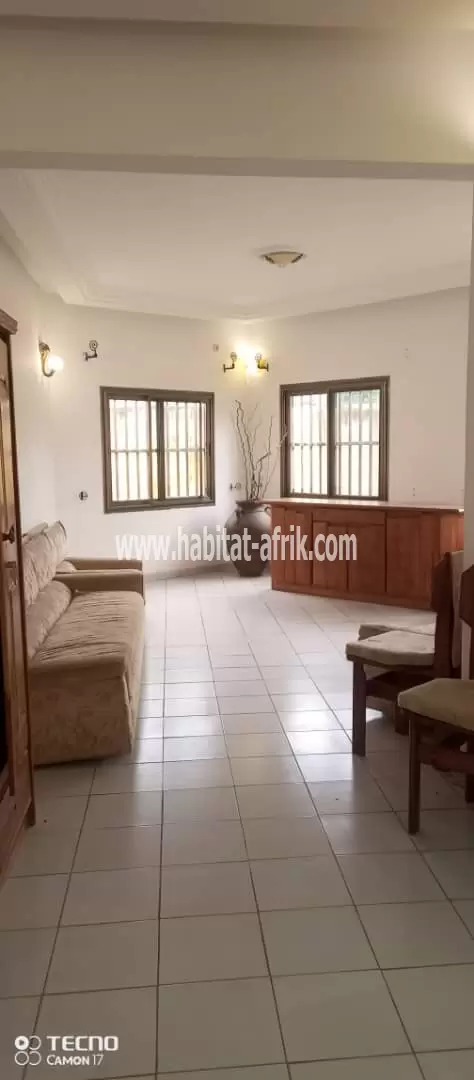 Je mets en vente une maison duplex de 05 à avedji lome togo