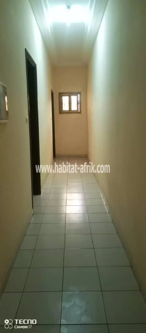 Je mets en vente une maison duplex de 05 à avedji lome togo