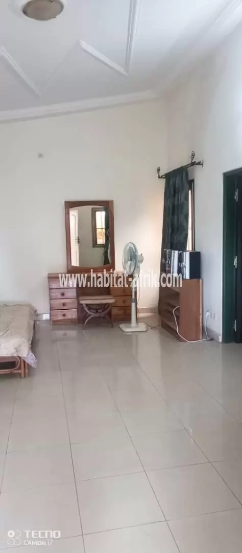 Je mets en vente une maison duplex de 05 à avedji lome togo