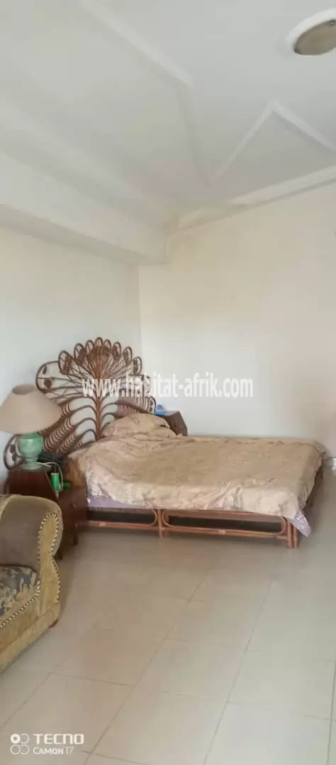 Je mets en vente une maison duplex de 05 à avedji lome togo