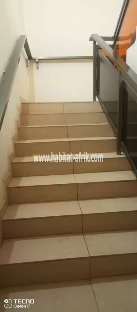 Je mets en vente une maison duplex de 05 à avedji lome togo