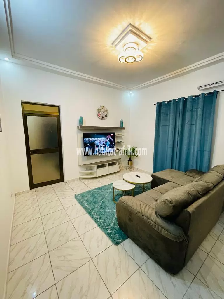 Je mets en location un appartement meublé de chambre salon situé sito aeroport lome tog