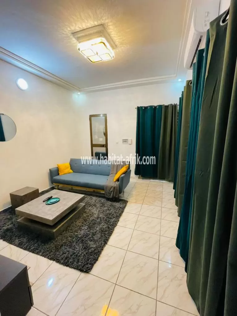 Je mets en location un appartement meublé de chambre salon situé sito aeroport lome tog