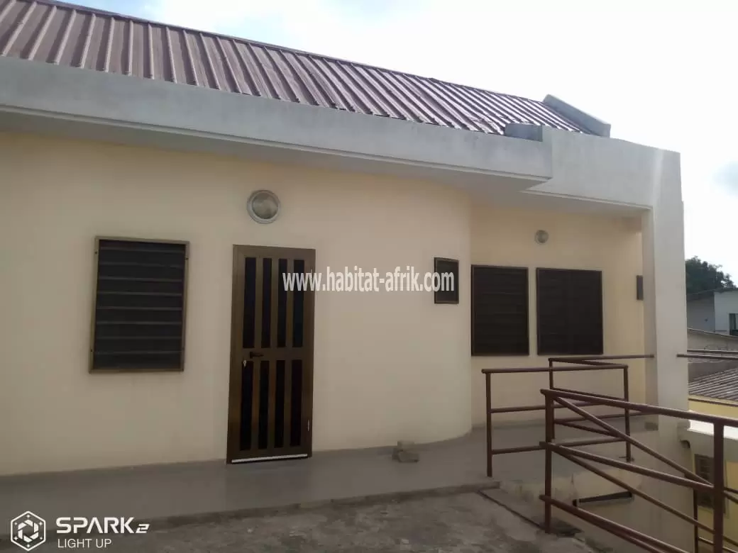 Je mets en vente une maison duplex de 4 chambres a adidogome yokoe lome togo