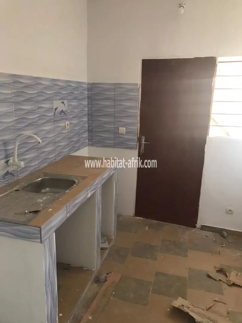 Je mets en location une maison de 3 chambres à Agoé Adougba école primaire lom