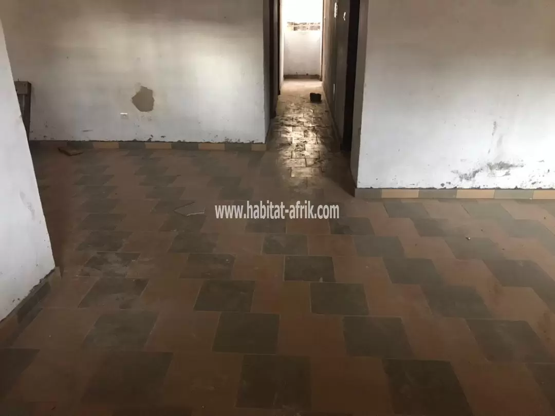 Je mets en location une maison de 3 chambres à Agoé Adougba école primaire lom