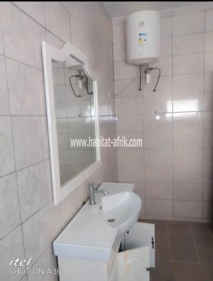 Je mets en location une maison meublé de 3 chambres grand jar à AVENOU Lomé togo 