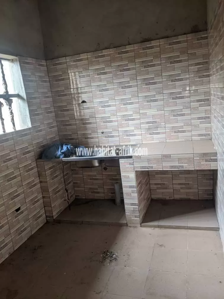 Je mets en vente une maison de 2 chambres salon et 2 dépendance à Adidogome LANKOUVI  lome togo