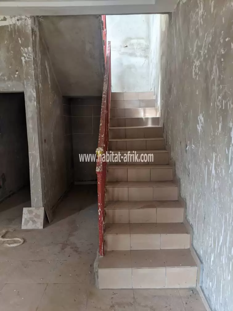 Je mets en vente une maison de 2 chambres salon et 2 dépendance à Adidogome LANKOUVI  lome togo