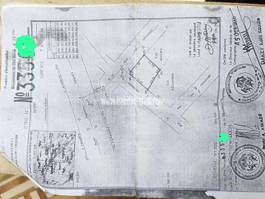 Je mets en vente un lot et un quart à Agoé legbassito carrefour kponse non loin des sœurs avec titre foncier lom