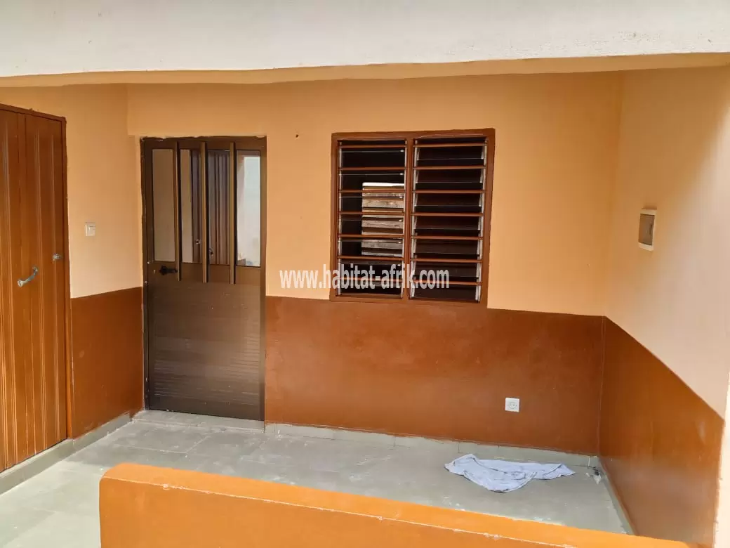 Je mets en location un appartement de chambre salon situé à Agoé Adougba lome