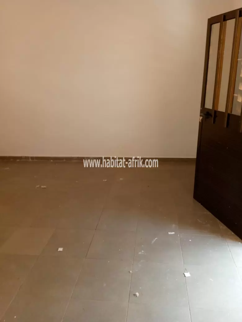 Je mets en location un appartement de chambre salon situé à Agoé Adougba lome