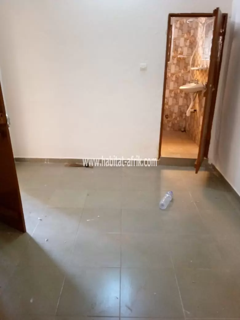 Je mets en location un appartement de chambre salon situé à Agoé Adougba lome