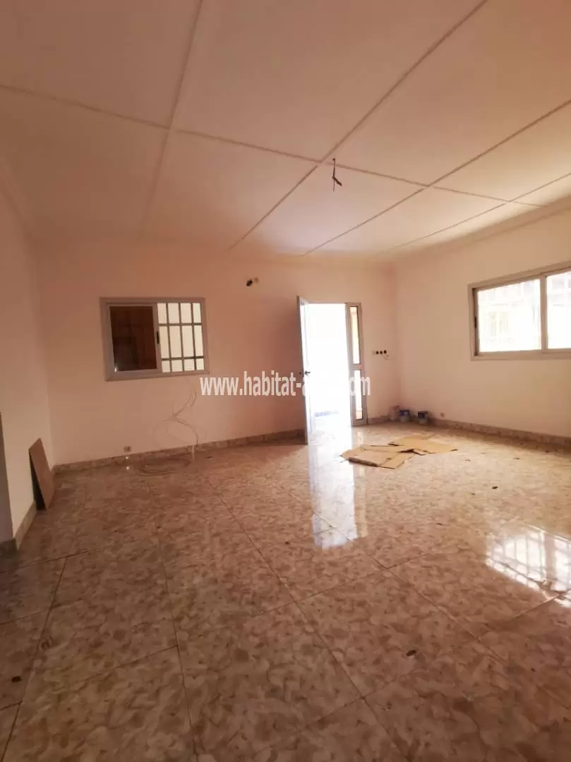 Je mets en location des appartement nouvelle construde 2 chambres salon à l’étage a Hedzranawoé Lomé togo 